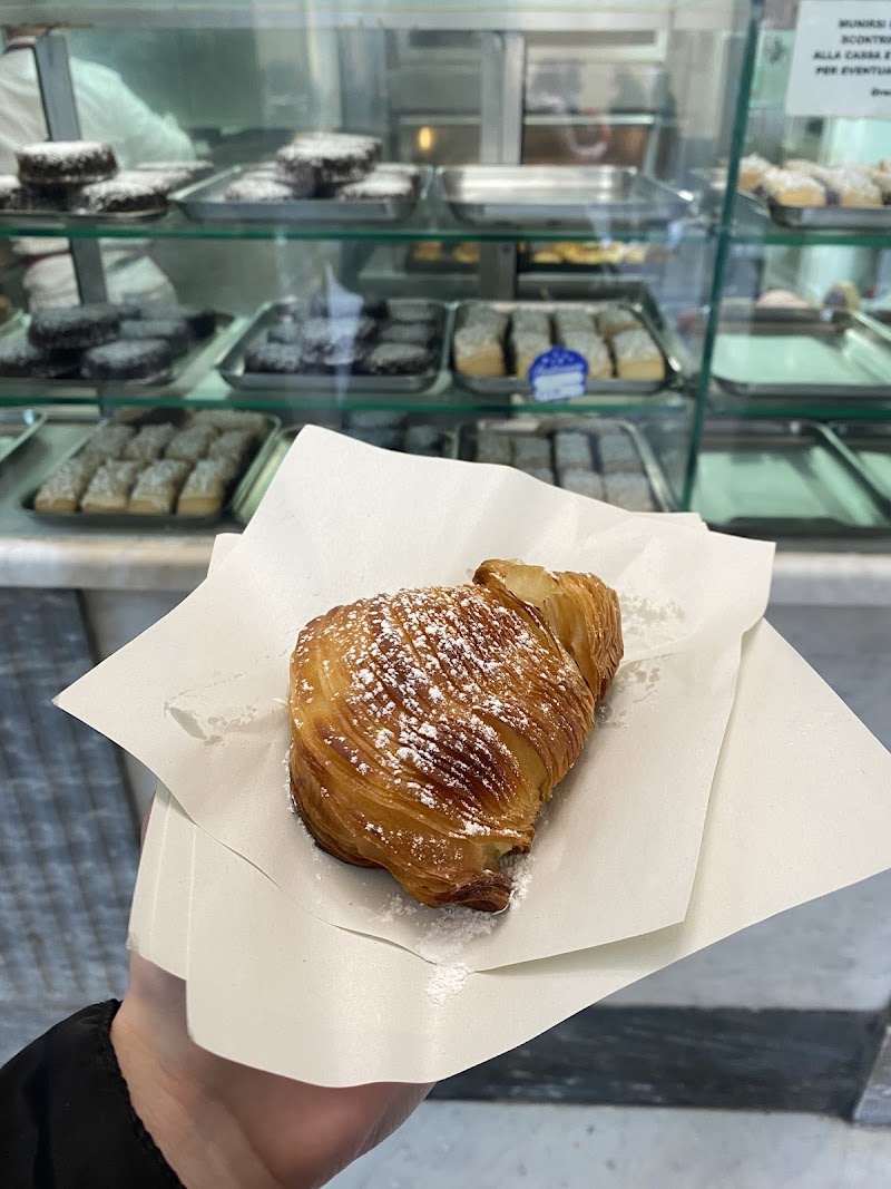 Sfogliatella at Pintauro