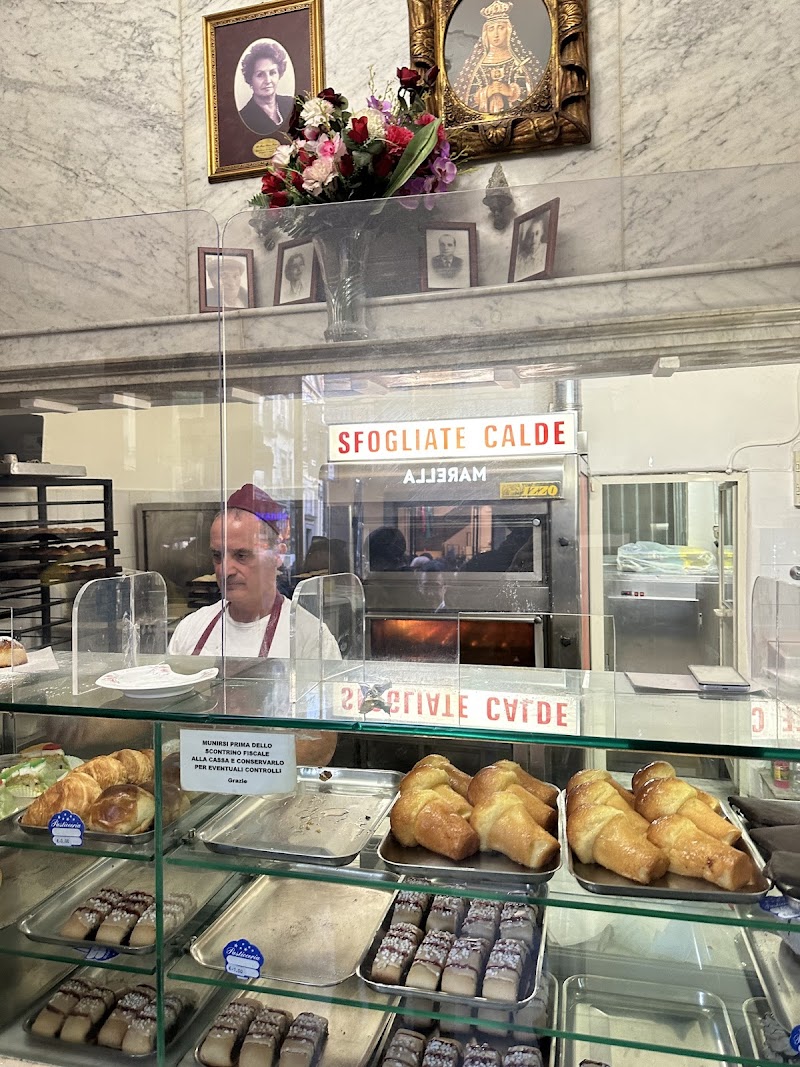 Sfogliatella at Pintauro