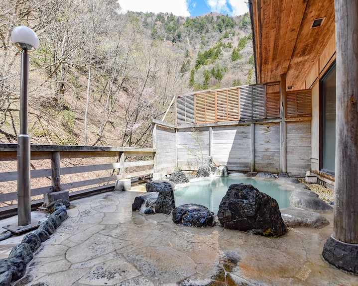 Shirahone Onsen Guesthouse