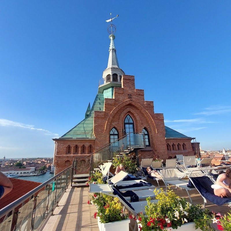 Skyline Rooftop Bar