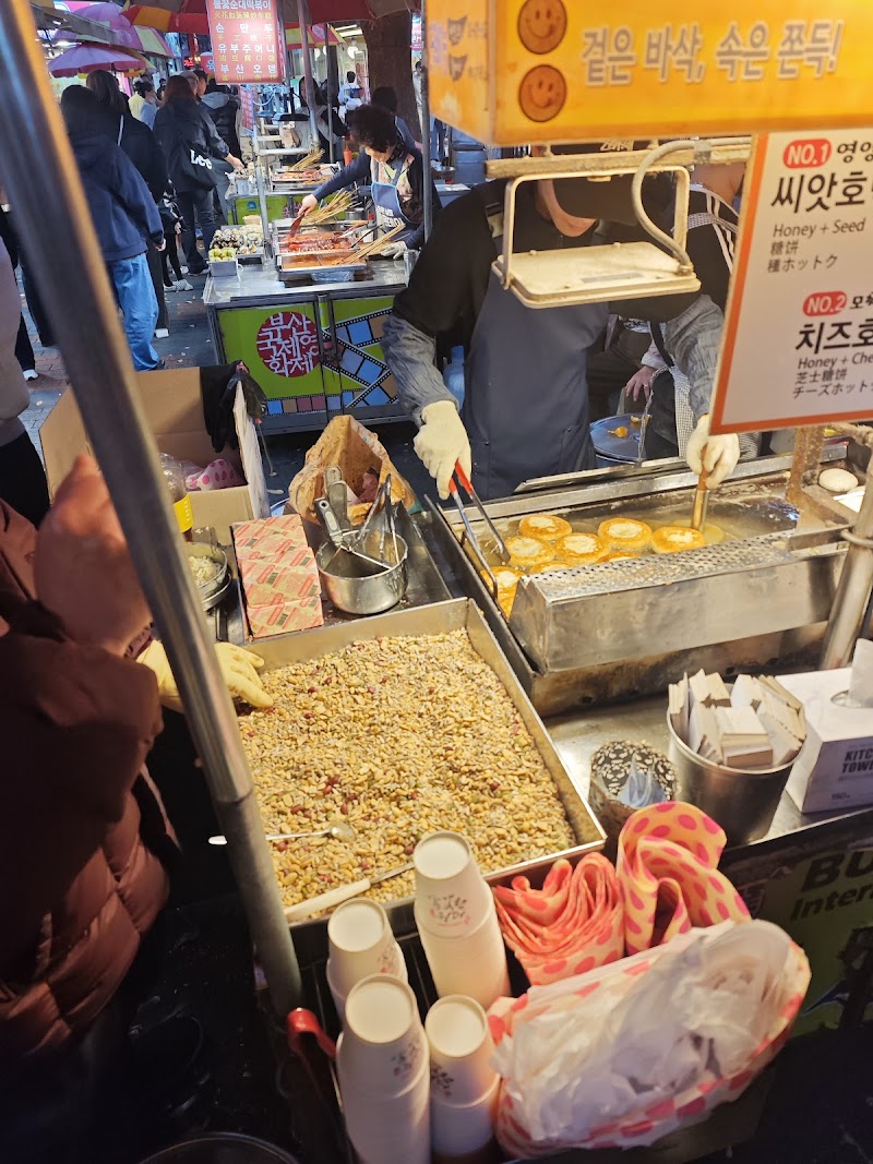 Ssiat Hotteok (Seed Pancakes)