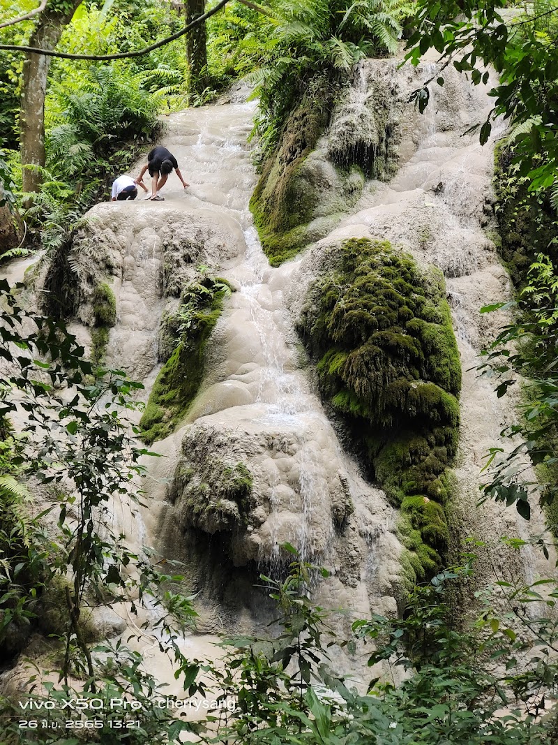 Sticky Waterfalls (Bua Tong)