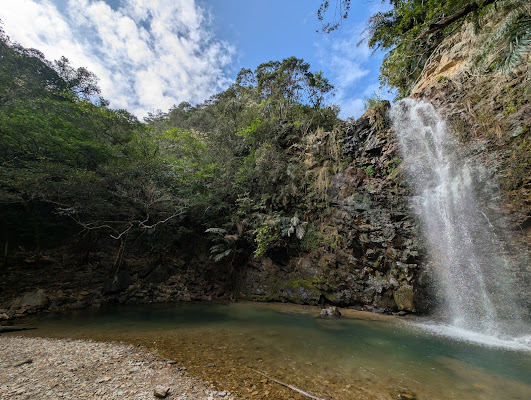 Taataki Waterfall Hike