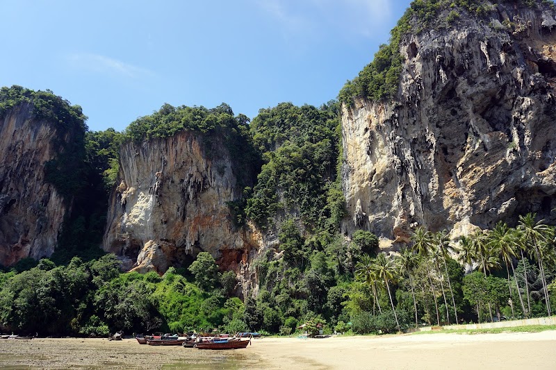 Tonsai Beach