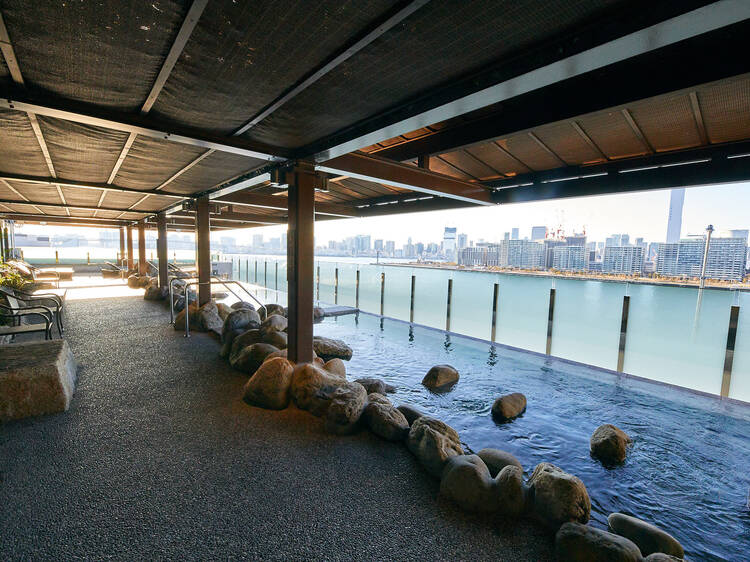 Toyosu Senkyaku Banrai Onsen