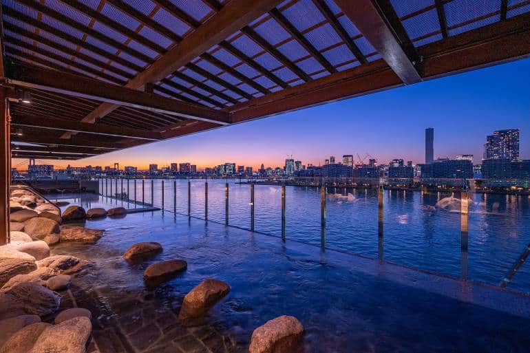 Toyosu Senkyaku Banrai Onsen
