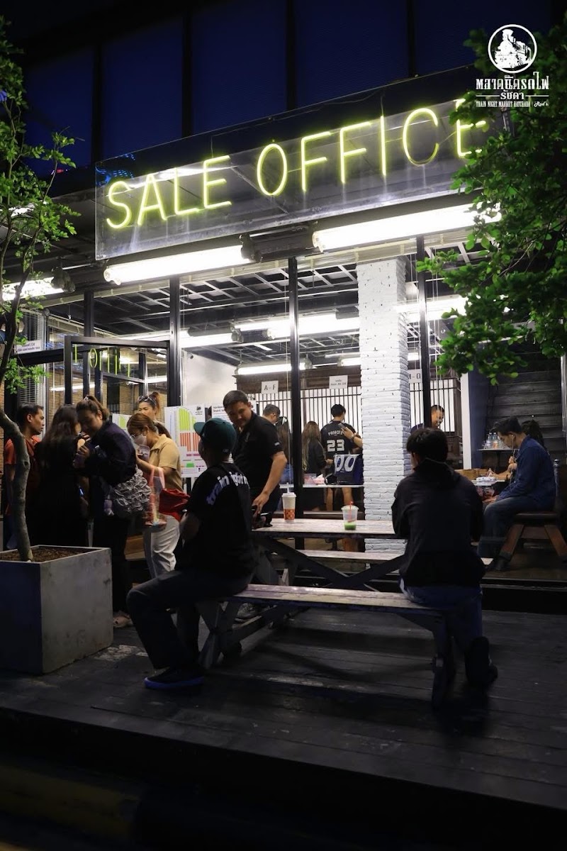 Train Night Market Ratchada