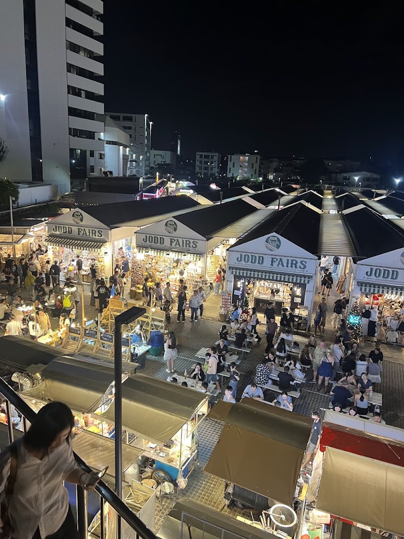 Train Night Market Ratchada