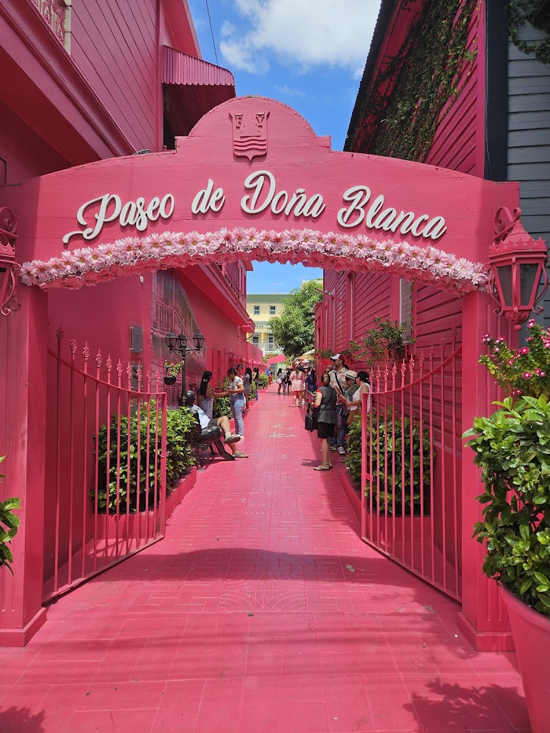 Umbrella Street (Paseo de Doña Blanca)