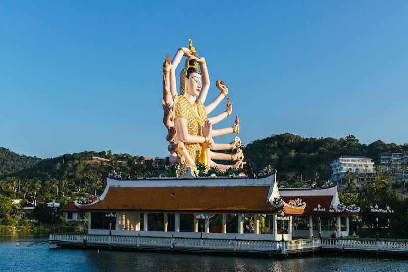 Wat Plai Laem