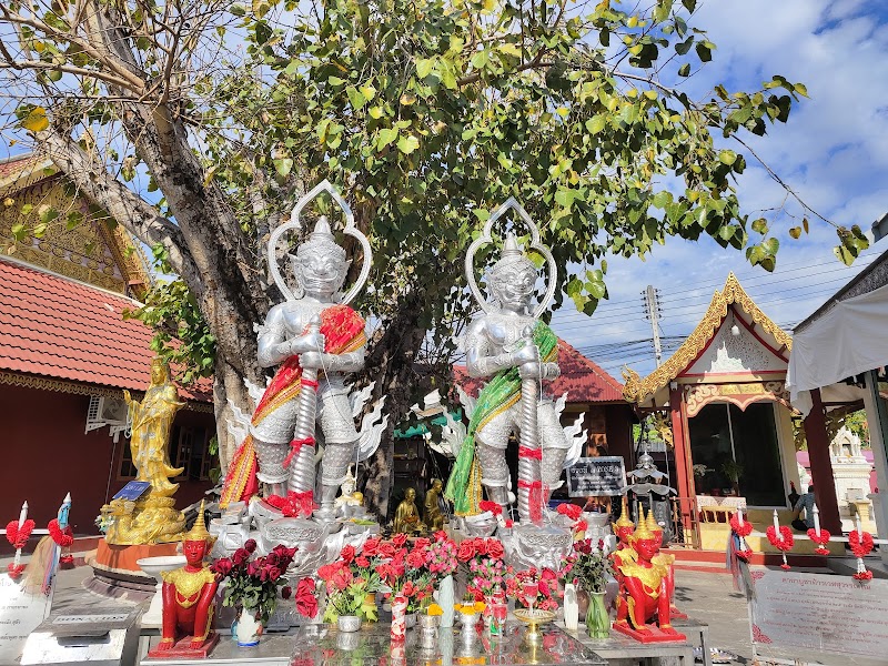 Wat Sri Suphan (Silver Temple)
