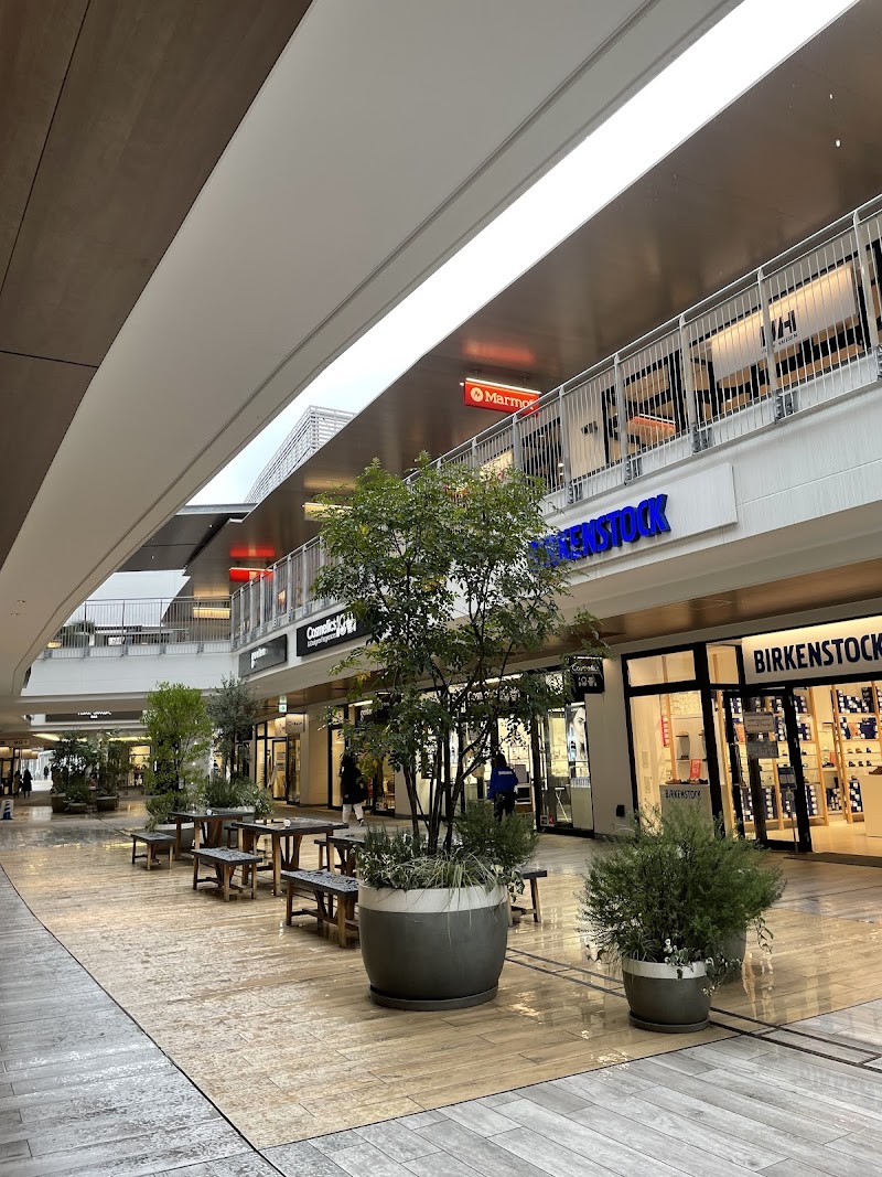 Yokohama Bayside Outlet
