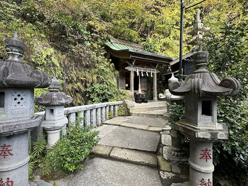 Zeniarai Benten Shrine